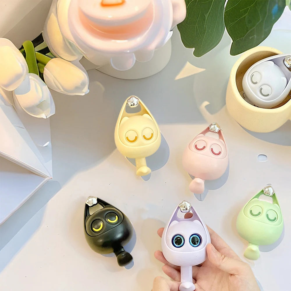 Gancho Adhesivo Decorativo con Diseño de Gato de Ojos Grandes – Práctico, Tierno y Fácil de Instalar